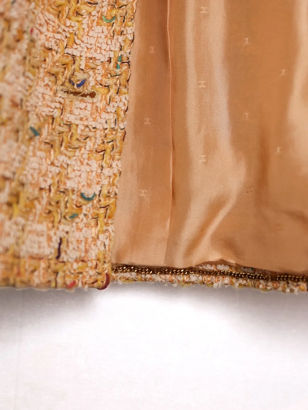 Chanel Vintage early 90s Tweed Jacket Size 42 Peach Gold CC Logo